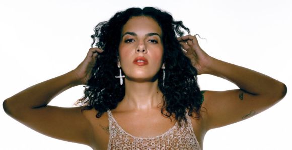 Cantora Céu