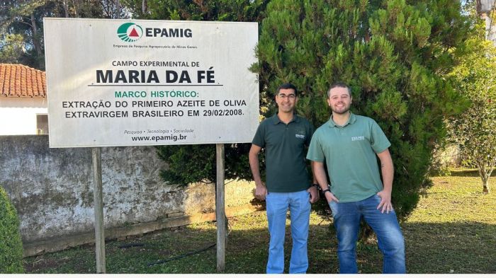 Pesquisadores Pedro Moura e Gabriel Kock, da Epamig em Maria da Fé