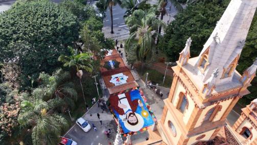 Veja fotos dos tapetes na Igreja São José, em BH