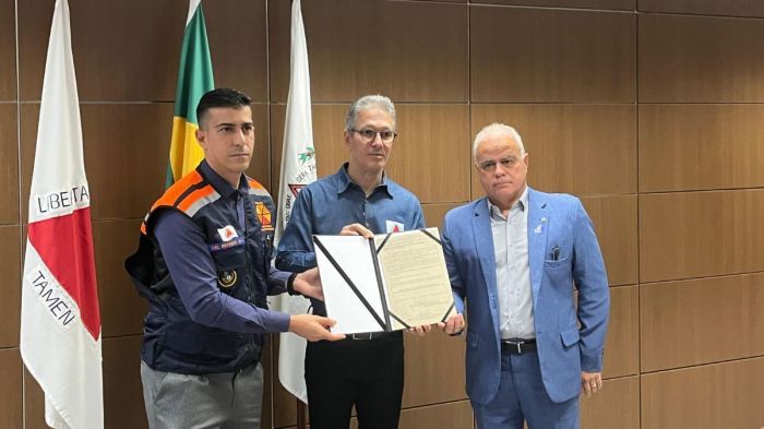 Coronel Rezende, governador Romeu Zema (Novo) e presidente do Crea-MG Marcos Torres Gervásio