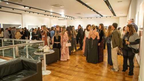 'Pintura como Linguagem': Cris Carneiro estreia exposição