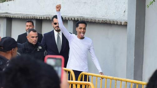 Veja fotos da saída de Oruam