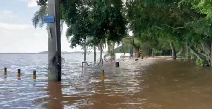 Av. Guaíba com rua Déa Coufal em Porto Alegre (RS) após enchentes 