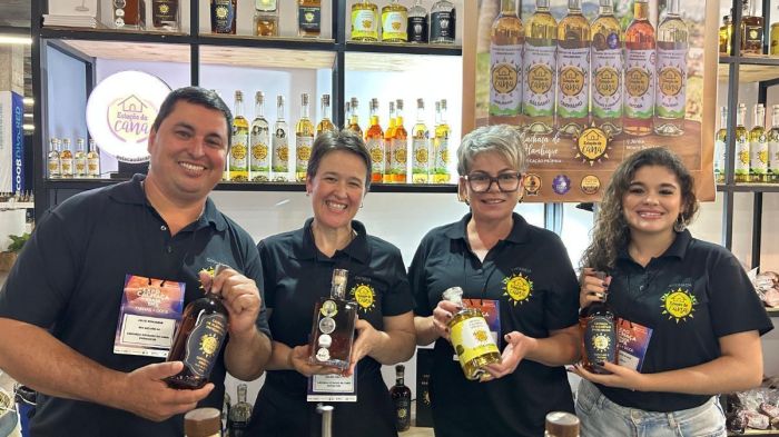 Família produtora da cachaça Estação da Cana 