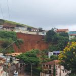 Juiz de Fora: Homem morre após ter casa atingida por deslizamento de terra no bairro Bom Clima