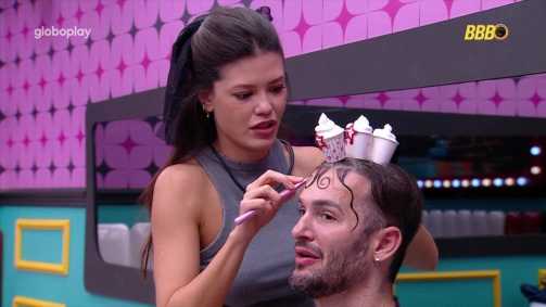 Diego Hypolito e Vitória Strada cumprem promessa no BBB 25