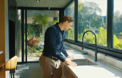 Diego Wantowsky atua como corretor de imóveis de luxo em Balneário Camboriú