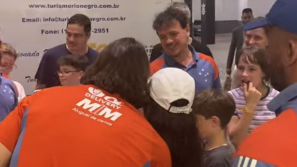 Família de Diniz e torcedora ilustre: Cássio é tietado em reencontro com Corinthians