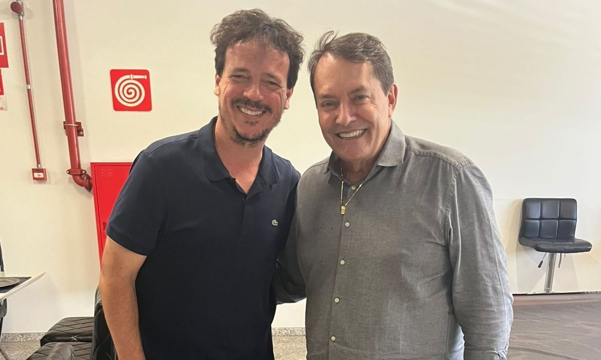 Você aprovou a permanência de Fernando Diniz no Cruzeiro em 2025? Vote na enquete