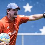 Atacante fica fora de mais um treino e deve ser desfalque do Cruzeiro contra o Bahia