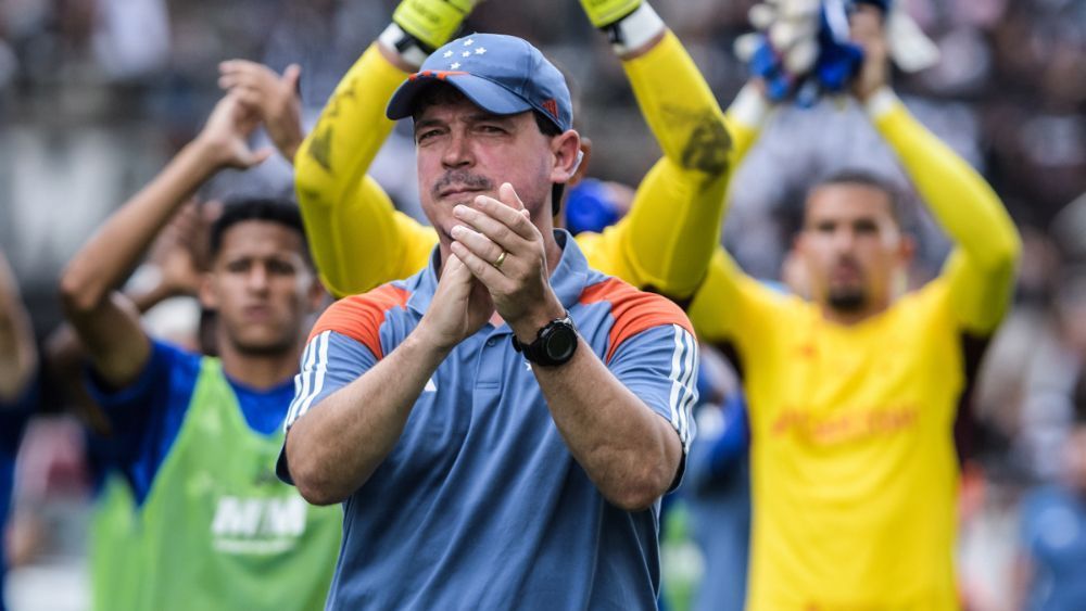 Diniz aponta 'planejamento correto' do Cruzeiro e mira título da Sul-Americana