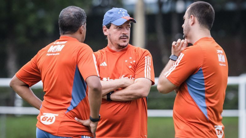 Narrador da ESPN reage à decisão do Cruzeiro de manter Diniz para 2025