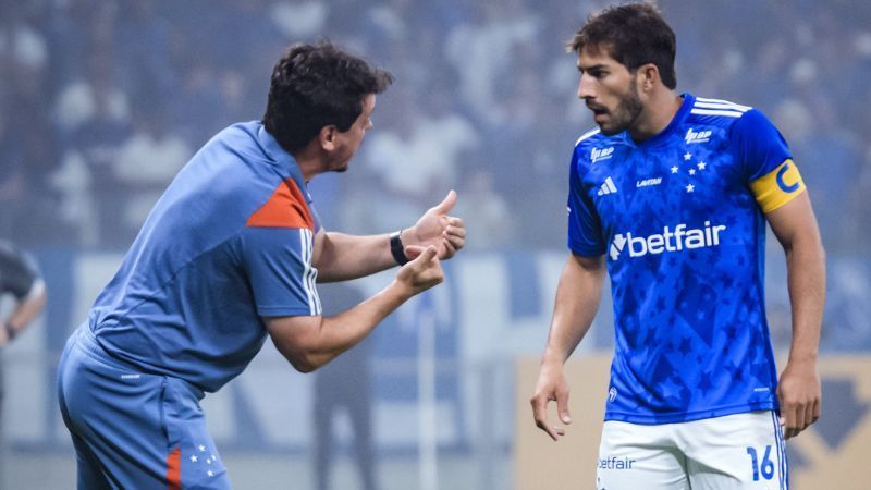 Diniz rasga elogios a Lucas Silva, e volante do Cruzeiro ganha moral antes de final