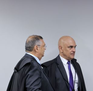 Os ministros Flávio Dino e Alexandre de Moraes.