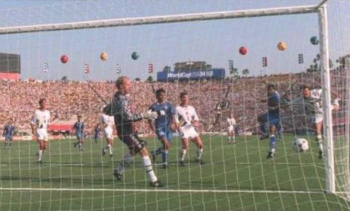 Romário marca gol de cabeça em Suécia 0 x 1 Brasil, pela semi da Copa de 1994