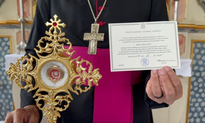 Documento atesta autenticidade da relíquia de São Carlo Acutis que será entronizada em São João del-Rei