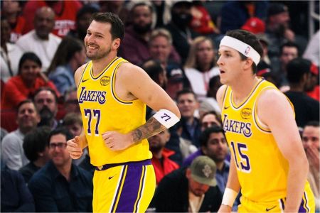 Luka Doncic e Austin Reaves em Rockets 92 x 100 Lakers, pela NBA 2025/2026