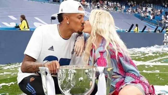 Militão traiu Karoline Lima com uma ex-namorada também durante a gravidez Militão traiu Karoline Lima com uma ex-namorada também durante a gravidez