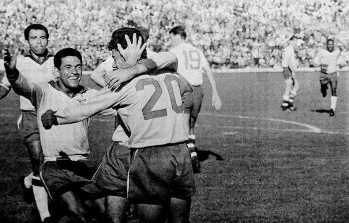 Garrincha comemora na Copa do Mundo de 1962 Garrincha comemora na Copa do Mundo de 1962