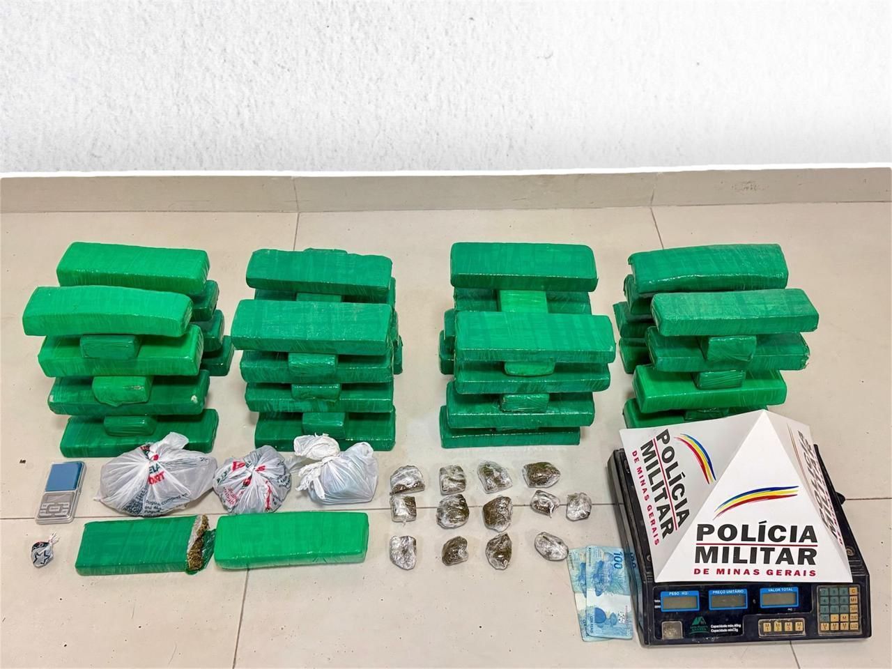 Apreendidas 45 barras de maconha durante operação policial em Ipatinga
