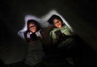 Lei proíbe scroll infinito e exige idade real para crianças na internet