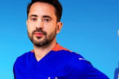 Nova camisa do Bahia, fabricada pela Puma, em parceria com a Warner Bros.