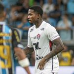 Cacá lamenta gols sofridos pelo Vitória e dispara: 'Perdemos nos detalhes'