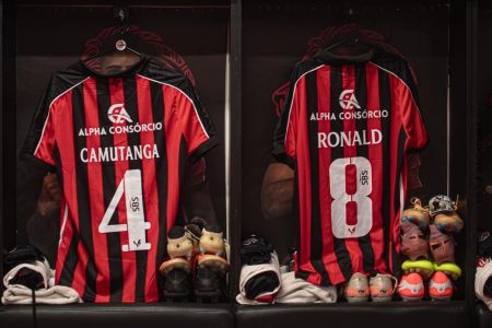 Camisas do Vitória do vestiário do Barradão, em Salvador