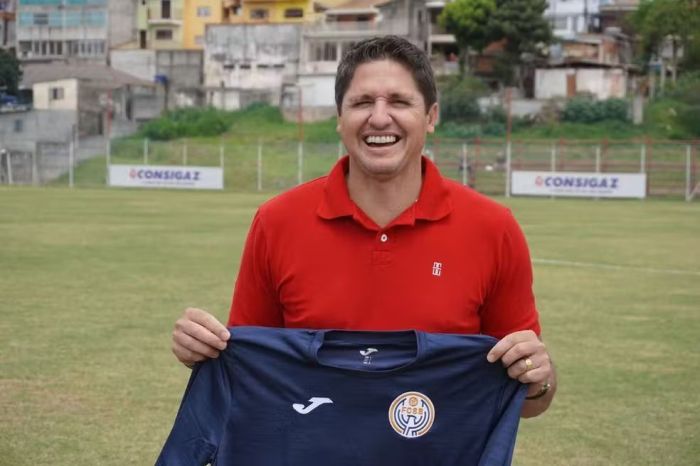Pentacampeão, Edmilson criou um clube em Santana de Parnaíba, no interior paulista