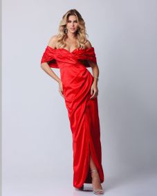 Eduarda Braum com looks da estilista Flávia Murta