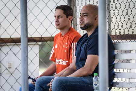 Eduester Lopes, ex-gerente de saúde do Cruzeiro (à direita).jpg