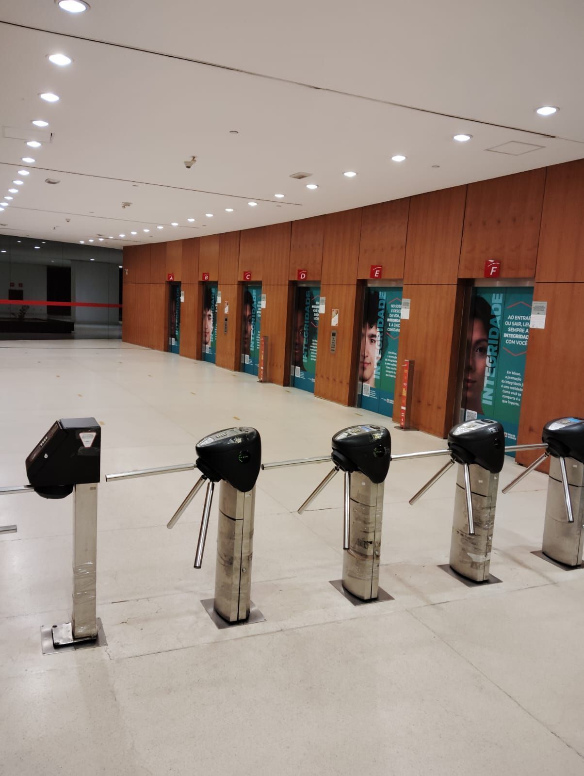 Após quatro meses, Governo de Minas anuncia conserto de elevadores da Cidade Administrativa