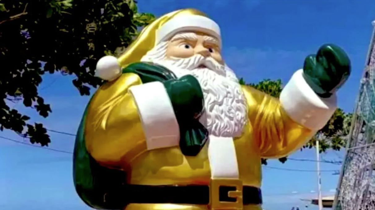 Prefeitura de Balneário Camboriú (SC) veste Papai Noel de verde e amarelo