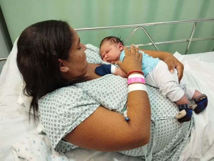Bebê nasce com mais de 5 kg em Quixeramobim, no Ceará.