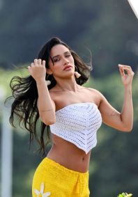 Eva faz ensaio em praia do Rio de Janeiro