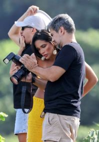 Eva faz ensaio em praia do Rio de Janeiro