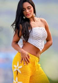 Eva faz ensaio em praia do Rio de Janeiro