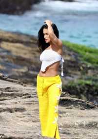 Eva faz ensaio em praia do Rio de Janeiro