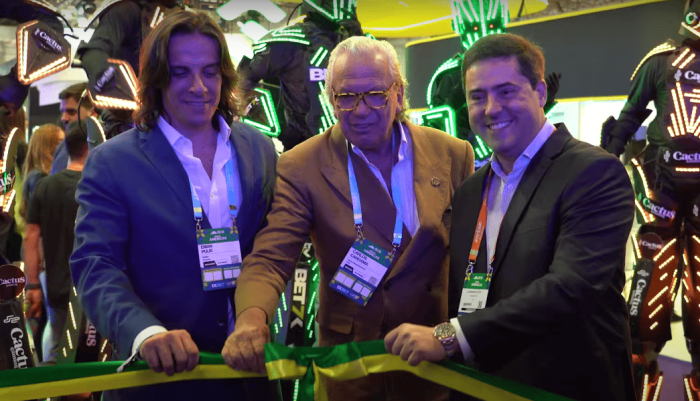 Eman Pulis (fundador da SiGMA), Carlos Cardama (fundador da BiS) e Alessandro Valente (cofundador da BiS)