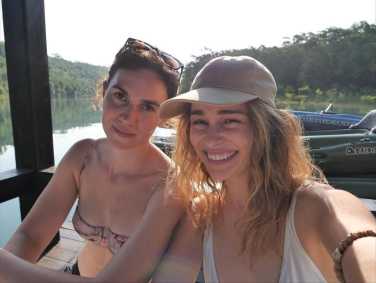 Emilia Clarke em viagem pela América Latina