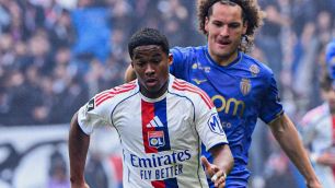 Endrick da assistência, mas Lyon leva virada do Monaco e segue em crise