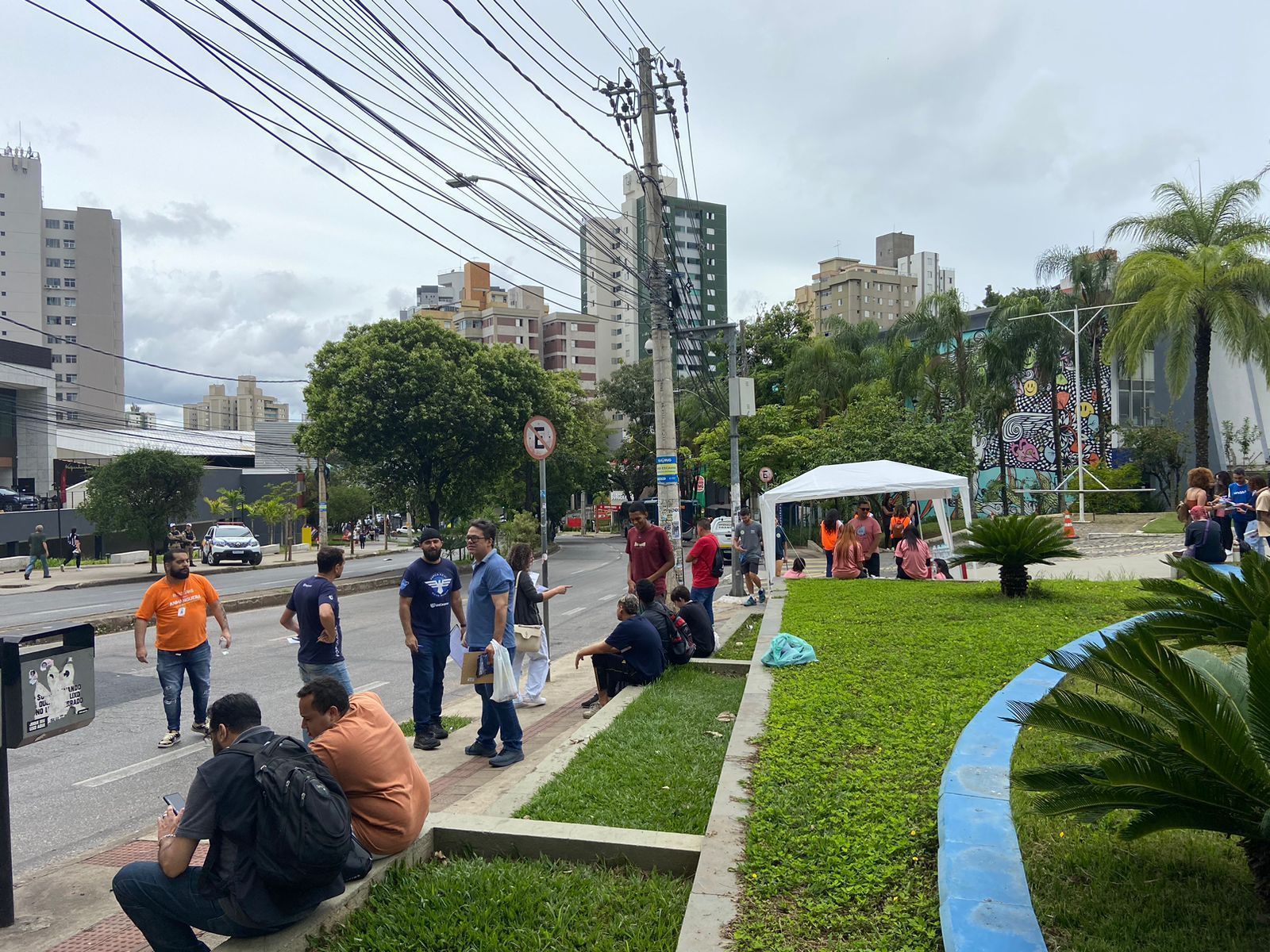 Estudantes já aguardam para fazer prova do Enem em BH: 'tem que chegar mais cedo'