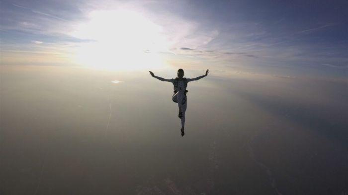Entrevista com Marianne Cotrin; vice-campeã mundial e recordista brasileira de velocidade no paraquedismo freestyle