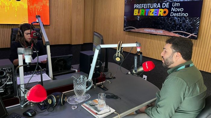 Psicólogo e professore alertou em entrevista ao vivo o papel fundamental de diálogo nas escolas e nas famílias