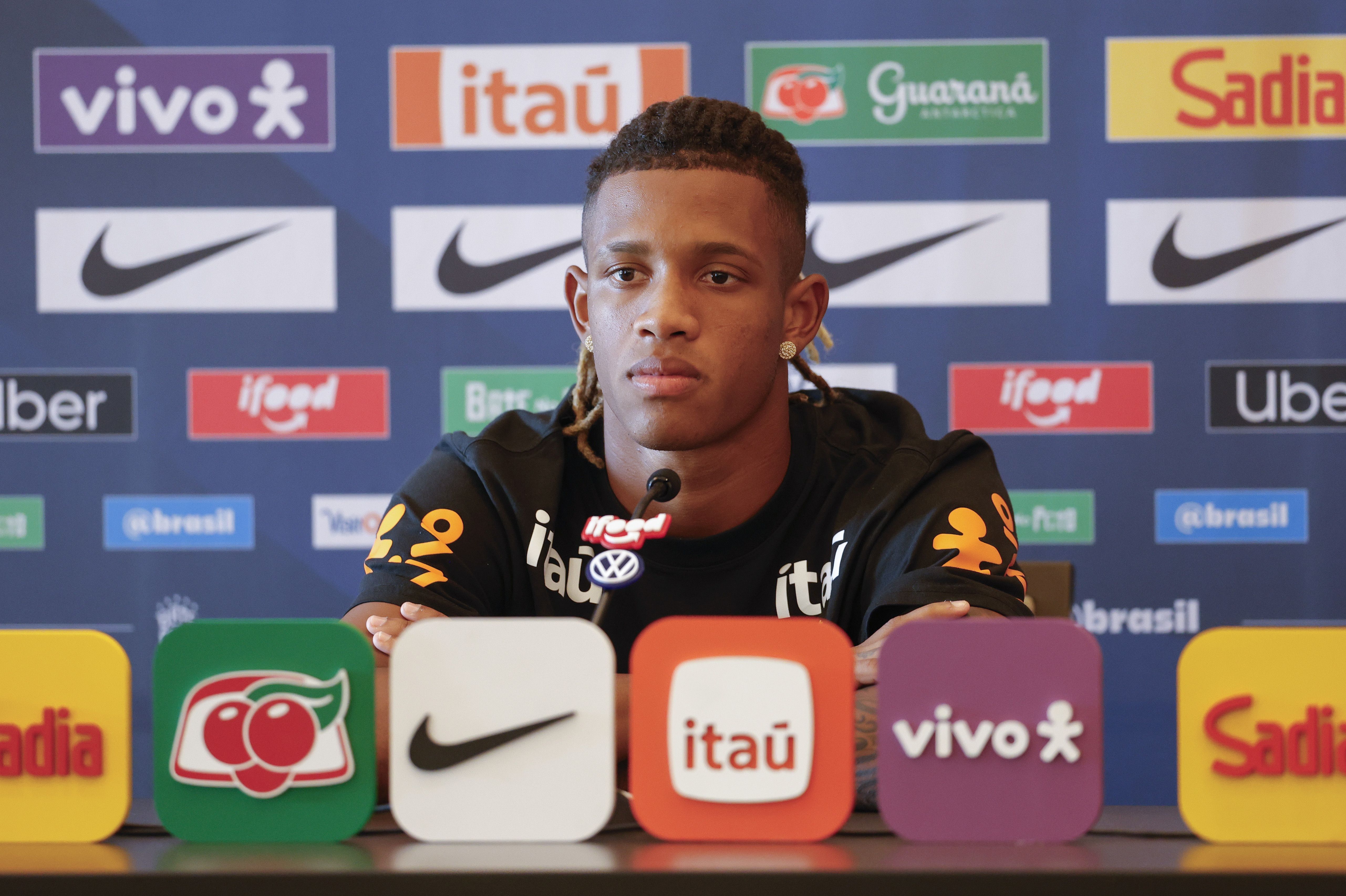 Danilo comenta chance como 'meia avançado' na Seleção Brasileira