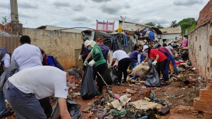 Cerca de 40 pessoas trabalharam na remoção do entulho Cerca de 40 pessoas trabalharam na remoção do entulho