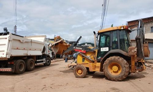 EPR Via Mineira cedeu máquinas para ajudar na limpeza na região Foto EPR Via Mineira Divulgação.jpg