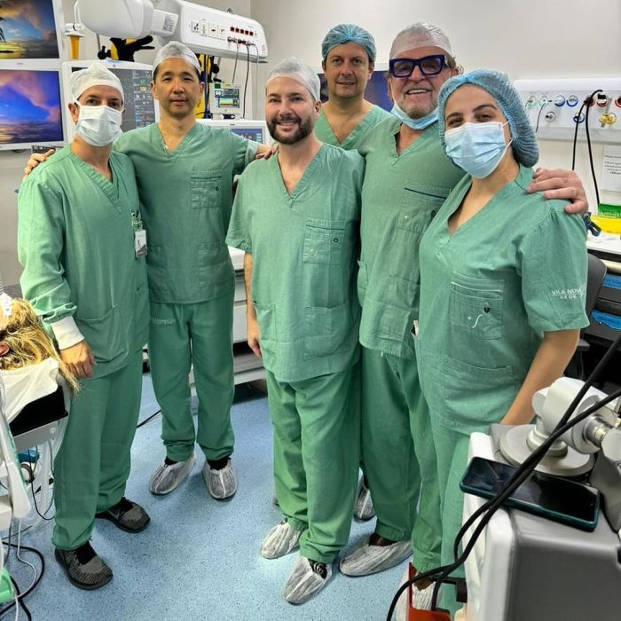 Piovani mostrou equipe médica após cirurgia em SP Piovani mostrou equipe médica após cirurgia em SP