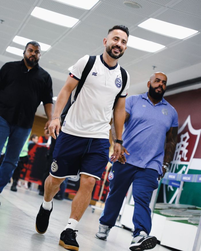Everton Ribeiro chegando no Maracanã para defender o Bahia