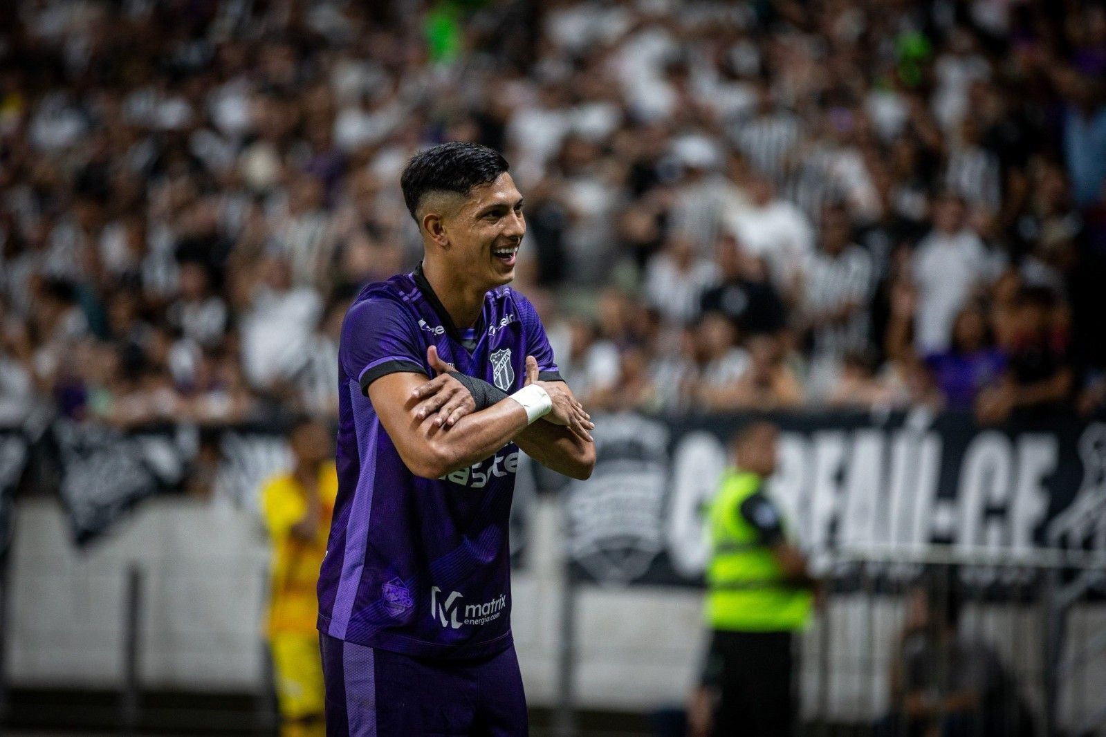 Cotado no Corinthians, atacante do Ceará assume a artilharia da Série B
